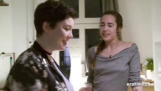 Ersties – Effie and Birgit first make an omelette and then love