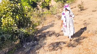 Ladki hmko jangle me mili, vah subah subah gav ke najdiki jangle me bathroom karne aai thi – Indian bhabhi hot xxx movie in Hindi voice.